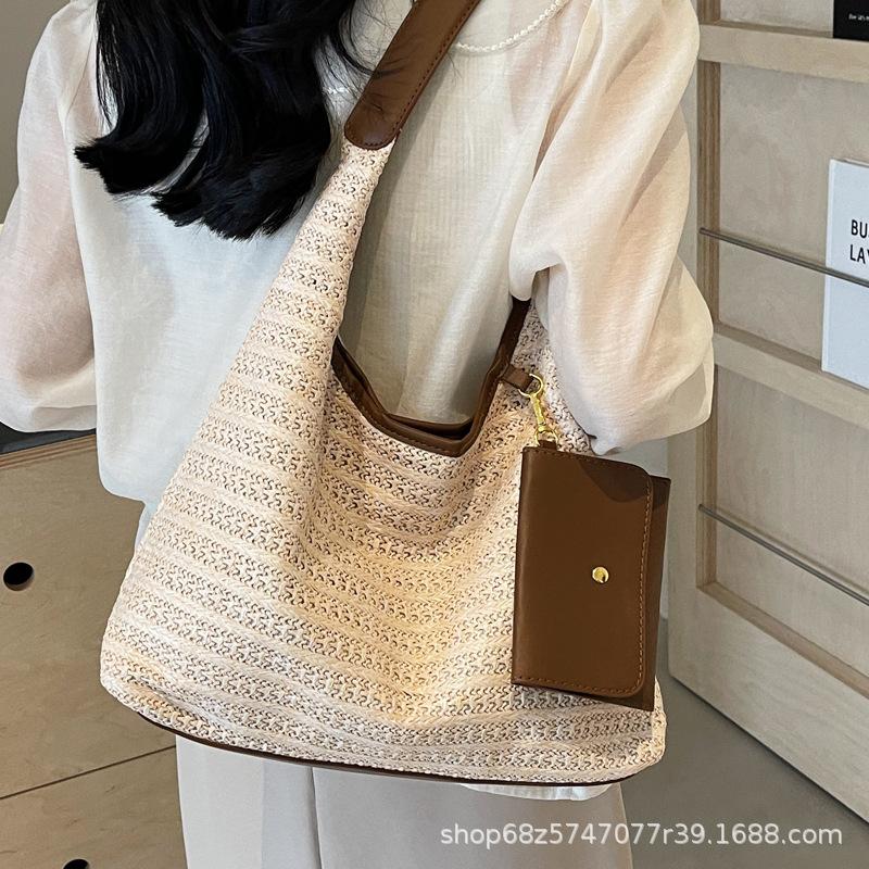 Versatile Lazy Straw Tote Bag Women's 2025 New Fashionable Large-capacity Shoulder Woven Bag for Work Commuting Bag