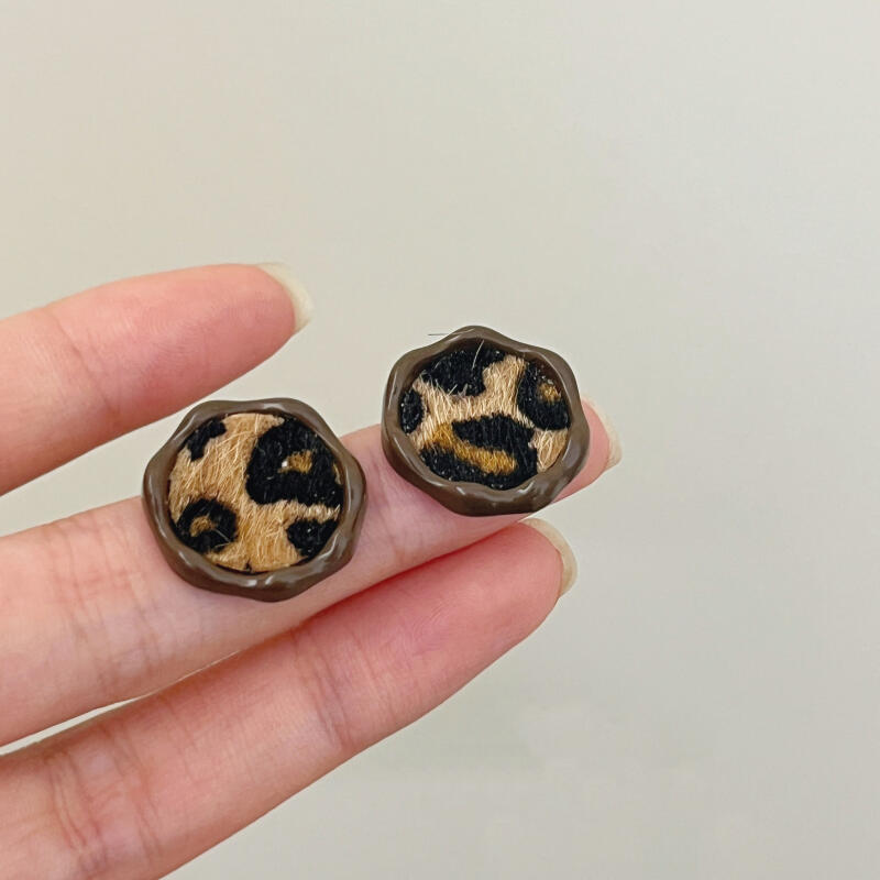2026 Fashion Leopard Print Round Stud Earrings for Women Girl Exquisite Compact Small Earrings Daily Commute Jewelry Accessories