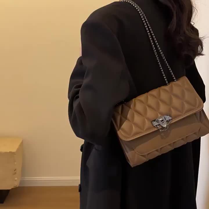1 Simple and Stylish Diamond Grid Crossbody Bag, Metal Chain Shoulder Bag for Women Daily Leisure Purses and Handbags