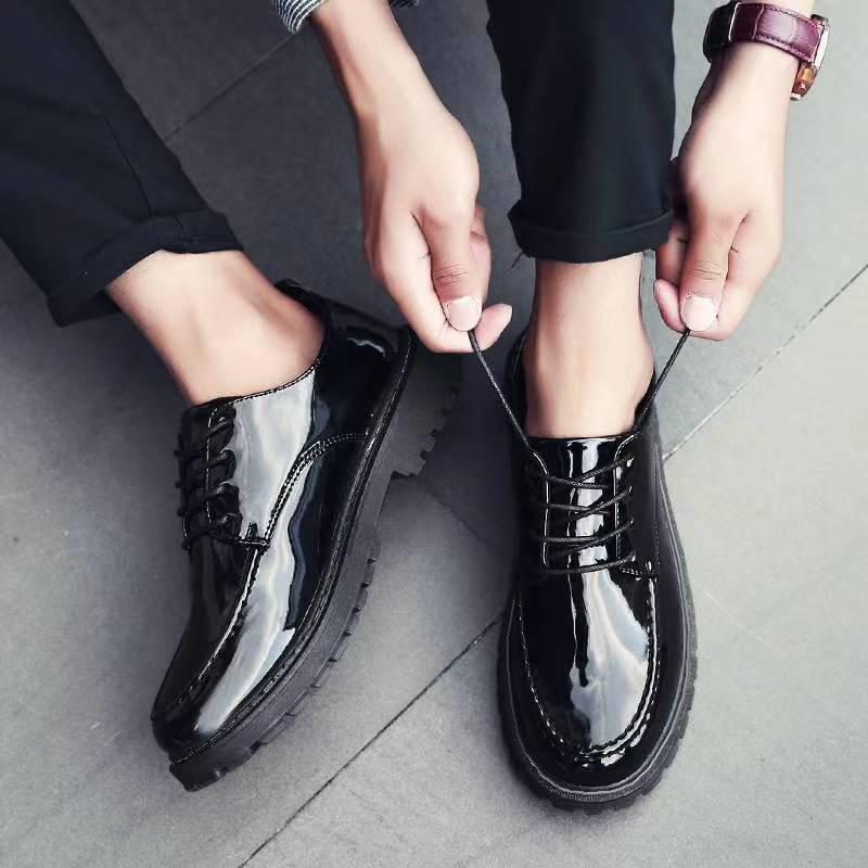 

Подростковые черные британские туфли из маленькой кожи, мужские универсальные студенческие туфли с круглым носком на шнуровке, мужские туфли из лакированной кожи 44