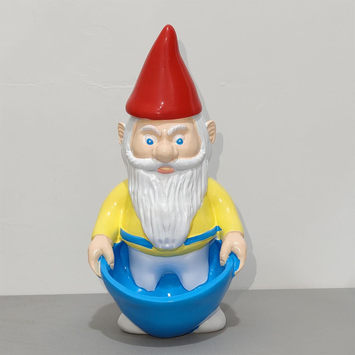 Cute Resin Gnome-Shaped Outdoor Garden Decoration, Functional Bird Feeder, Made From Durable and Waterproof Resin Material, Suitable for Outdoor Use,