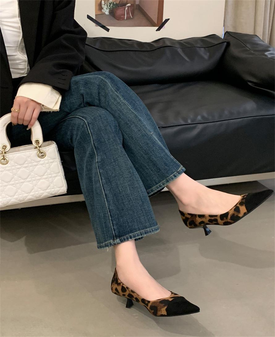 

Французские профессиональные женские туфли на высоком каблуке, замшевые, на низком каблуке, весна 2025, новый острый носок, мелкий вырез, плоская подошва, черные рабочие туфли 39 цветной печати леопарда