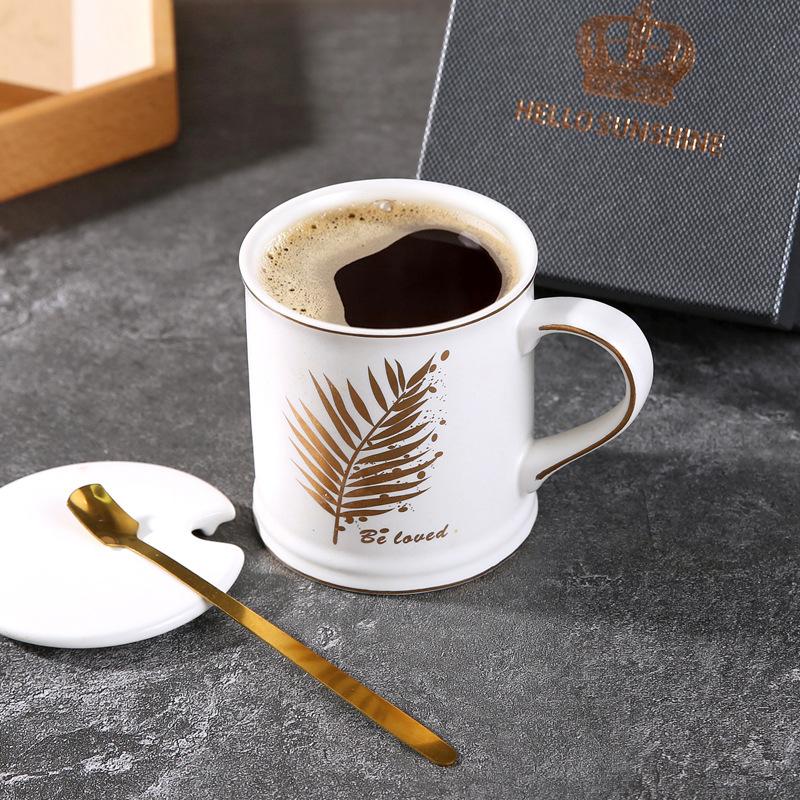 Leichter Luxus Mattschwarze und Weiße Tasse Keramik Souvenir mit Deckel Löffel Paar Wasserbecher Haushalt Keramiktasse Geschenkbox