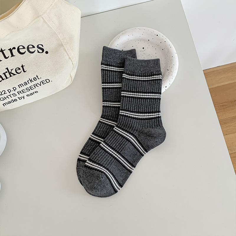 Female Autumn New Style Simple All Match Stripe In The Tube Stack Socks