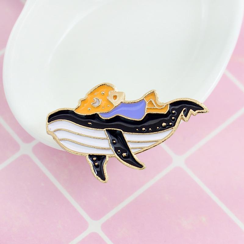 European and American Cute Whale Enamel Brooch with Blingbling Details