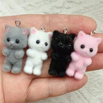 4 peças Kawaii 3D Flocado Fofo Resina Gato Animal Pingentes Charmes Colorido Chaveiro Colar Pingente Artesanato DIY Fabricação de Joias