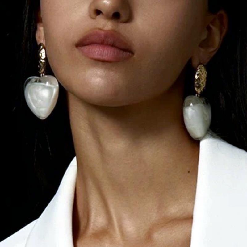 Yueer Zhang Heart Earrings: Unique White Resin, Bold Statement Niche Studs, Versatile & Stylish Design