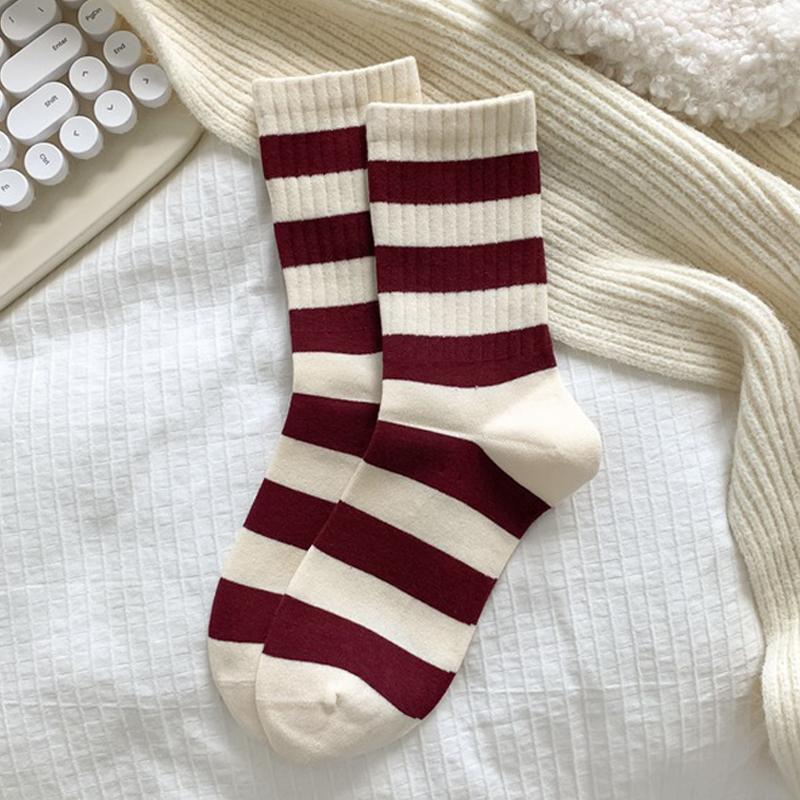Women Socks Autumn Winter Cotton Knitted School Girls Middle Tube Socks Women Casual Striped Hip Hop Skateboard Sports Socks Sox