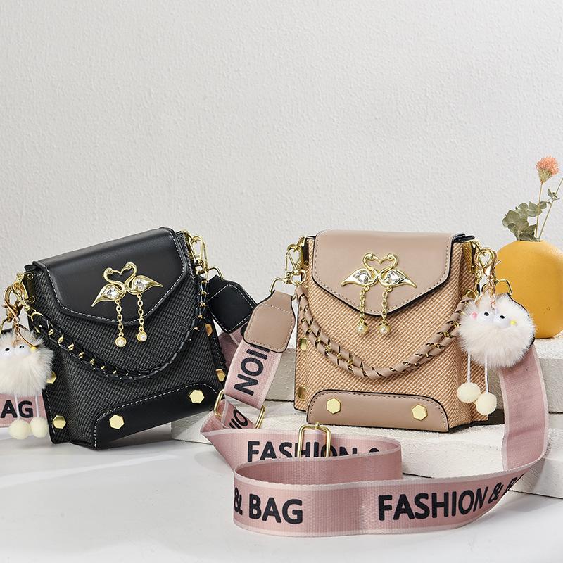 Summer versatile texture women's messenger bag light women's bag bag women's 2025 new trendy shoulder bag soft leather bag