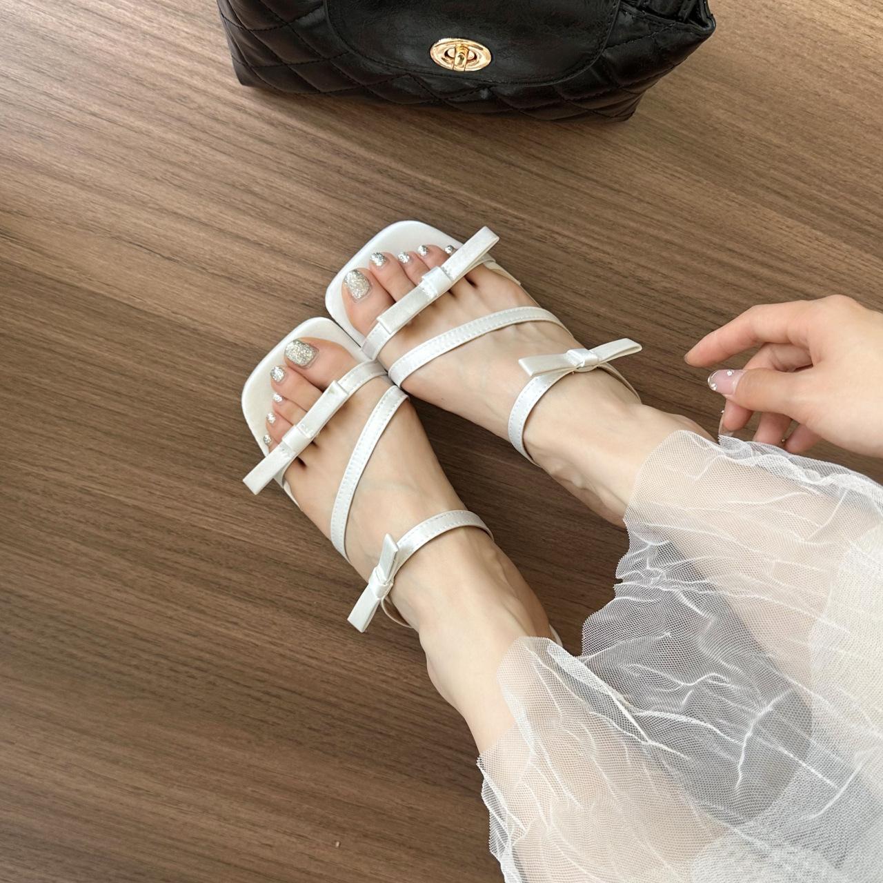 

Летние новые шлепанцы с толстым каблуком и открытым носком, прохладные, туфельки феи, сандалии с юбкой, на каждый день 39