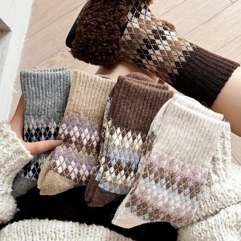 Winter Multi-color Checked Wool Socks for Children, Thick and Warm, Made of Premium Wool, Featuring A Retro Style Reminiscent of The Isle of Fear.