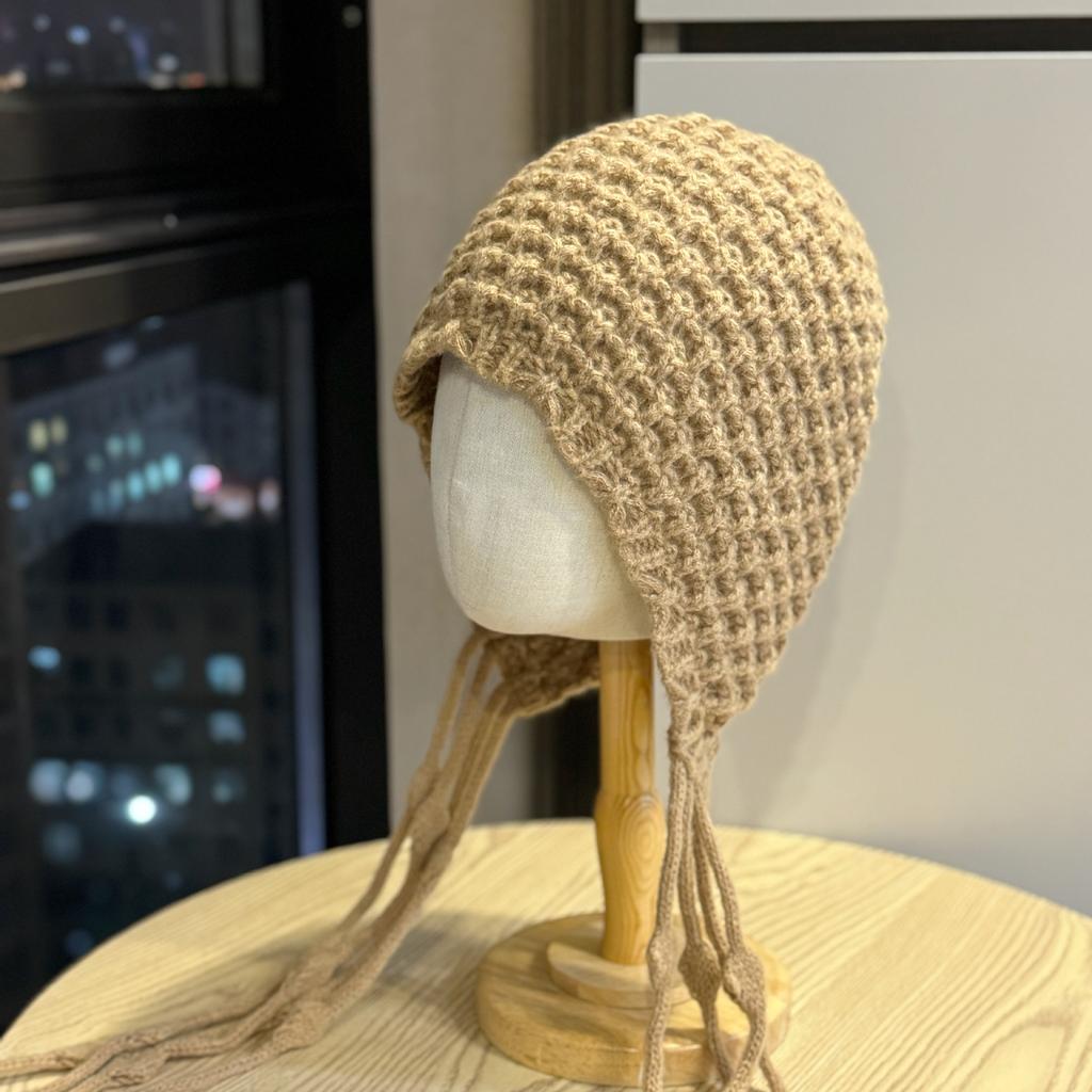 New Hand-knitted Tassel Pom-pom Wool Hat for Women, Autumn and Winter Warm Ear-protecting Knitted Hat with Straps, Trendy Pullover Hat