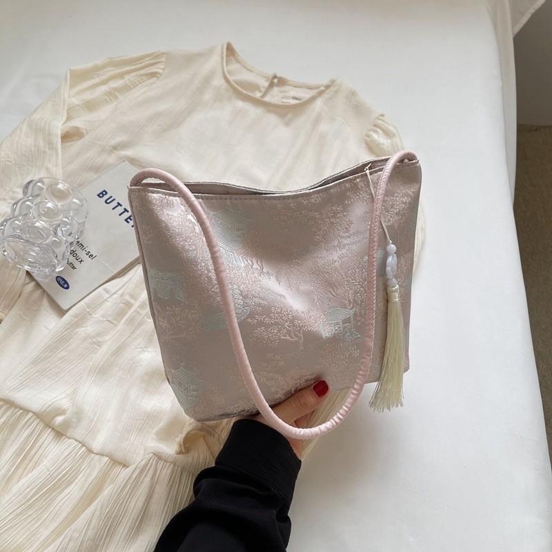 

Stylish Casual Bucket Shoulder Bag Modern Chinese Design With Spacious Interior For Women Without Pendant