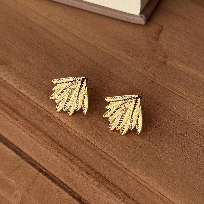 Exquisite 3D Wheat Ear Studs for Women - Simple, Fashionable, Versatile, and Personalized. Stylish Ins Niche Design Earrings.