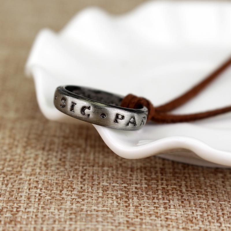 Filmová hra Uncharted 4 Náhrdelník Cosplay prsten Nathan Drake Kožený Kód Starověký Vintage přívěsek Jewelry Prop