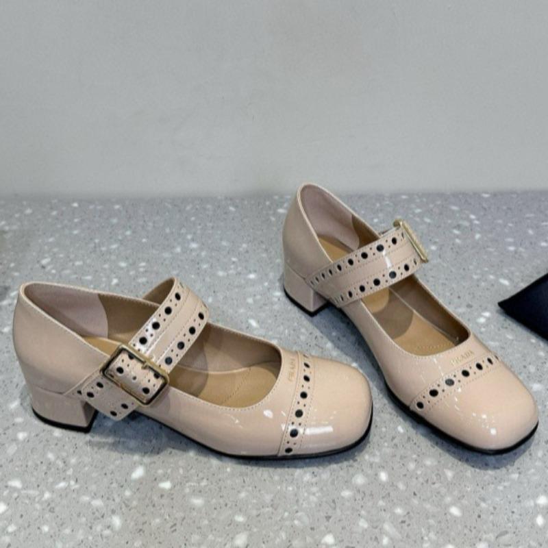 Fashion Women's Coarse Heel Shoes Spring New Square Head Shallow Mouth Waterproof, Anti-slip and Wear-resistant Low-top Shoes