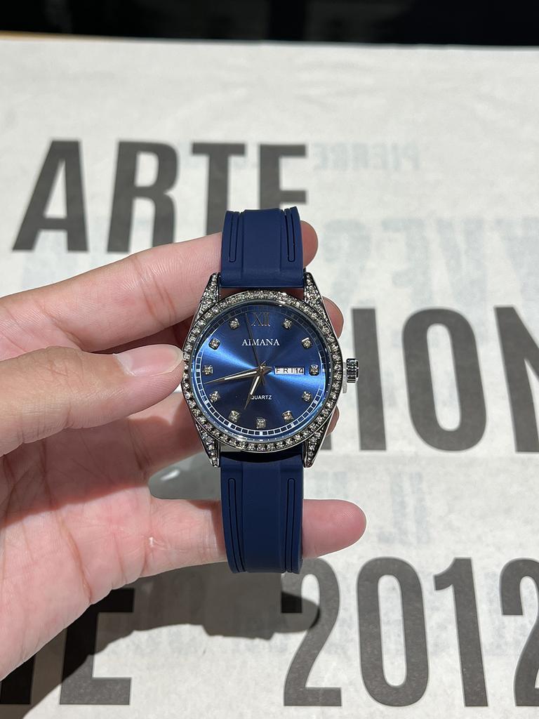 elegant silicone band watch for unisex