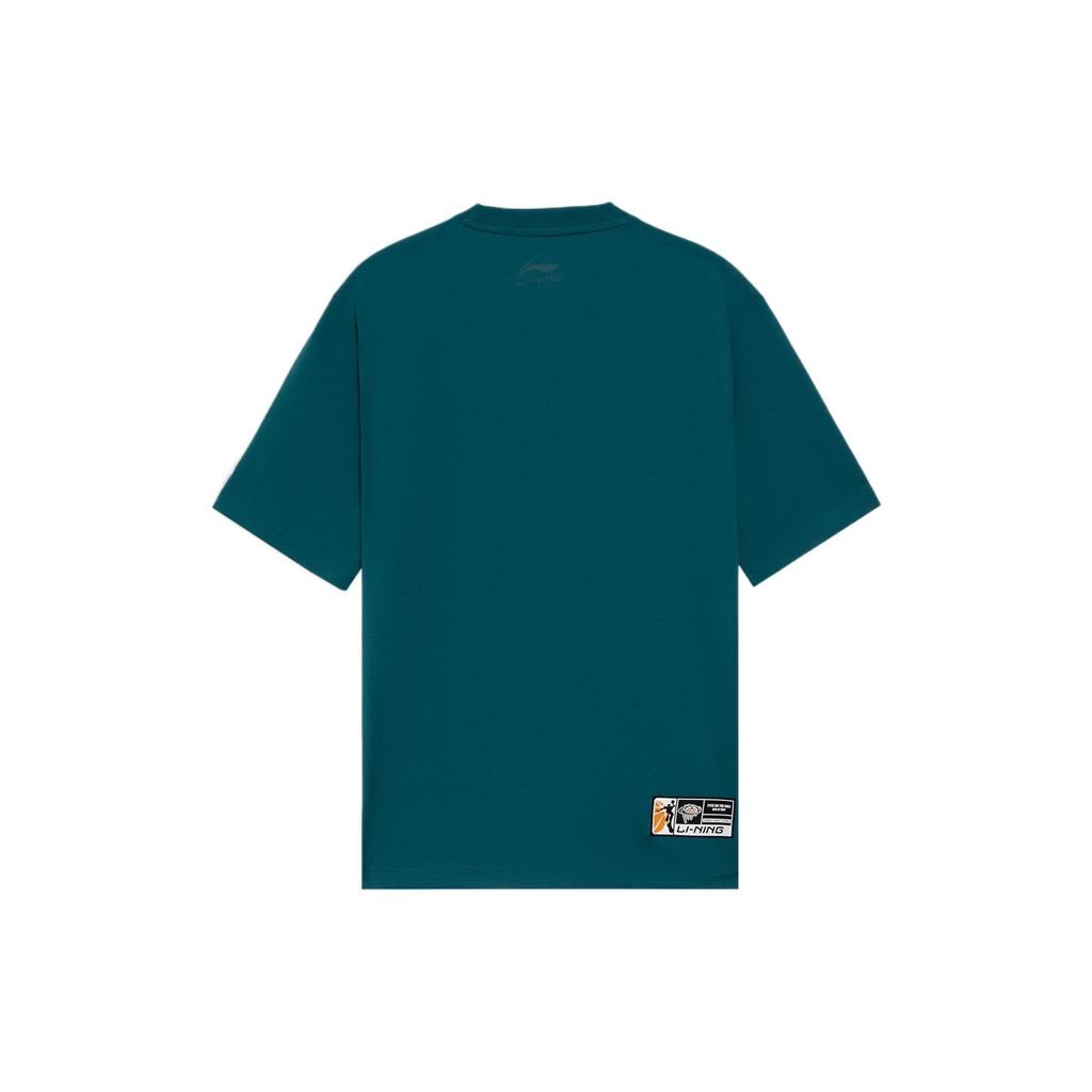 Li Ning Sports Basketball Series Letter Logo Printed Round Neck Short Sleeve T-Shirt Men T-Shirt Deep-Spruce-Green AHSS591-2