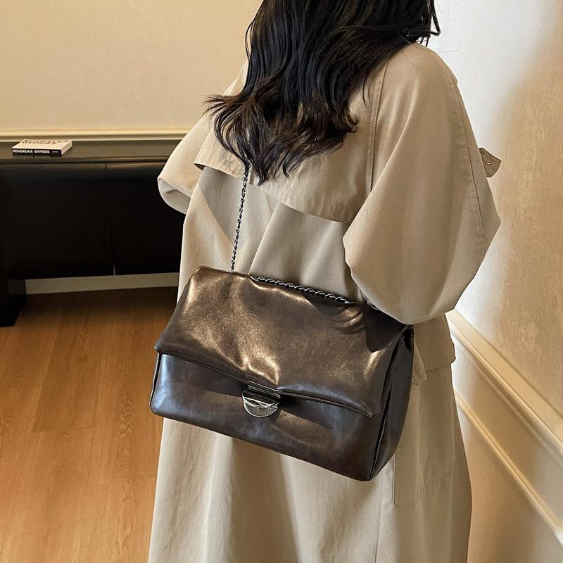 Vintage underarm bag, commuter tote bag, women's 2025 autumn and winter new versatile chain messenger bag, fashionable shoulder bag