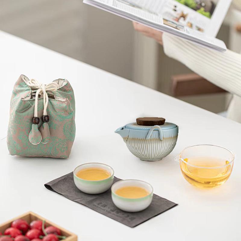 

Japanese Kuaike Cup, One Pot Four Cups, Travel Tea Set Portable Kung Fu Brewing Teapot, Teacup Gift for Home pot is about 140ml