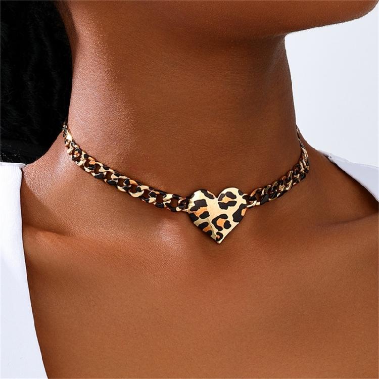 Stylish Leopard Heart Pendant Necklace Chain Necklace Handmade Necklace Alloy Texture Suitable for Party Everyday Wear