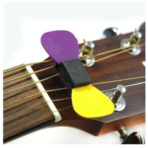 Muy Bien Pick Holder, a convenient guitar accessory for live performances, imported (plain, 5 pieces) Black