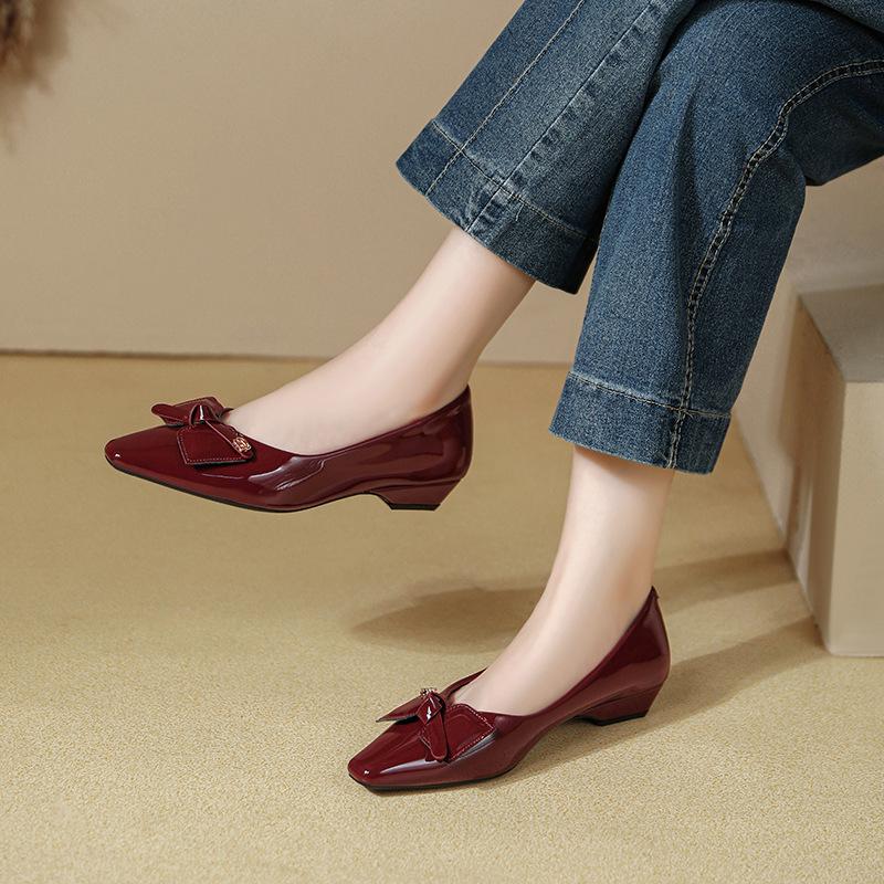 Square head bow light mouth low heel single shoes women's 2025 spring and autumn new burgundy patent leather not tired feet thick heel women's shoes