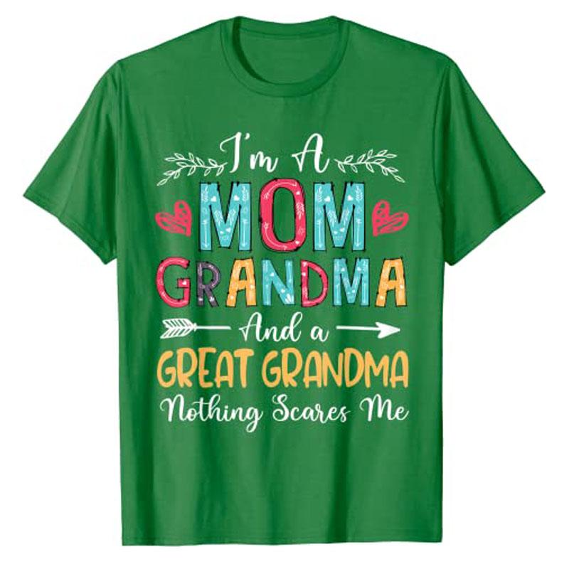 Jsem máma, babička a prababička. Nic mě nevyděsí. Tričko s potiskem písmen a nápisů. Grafické tričko. Topy. Dárky pro maminku ke Dni matek.