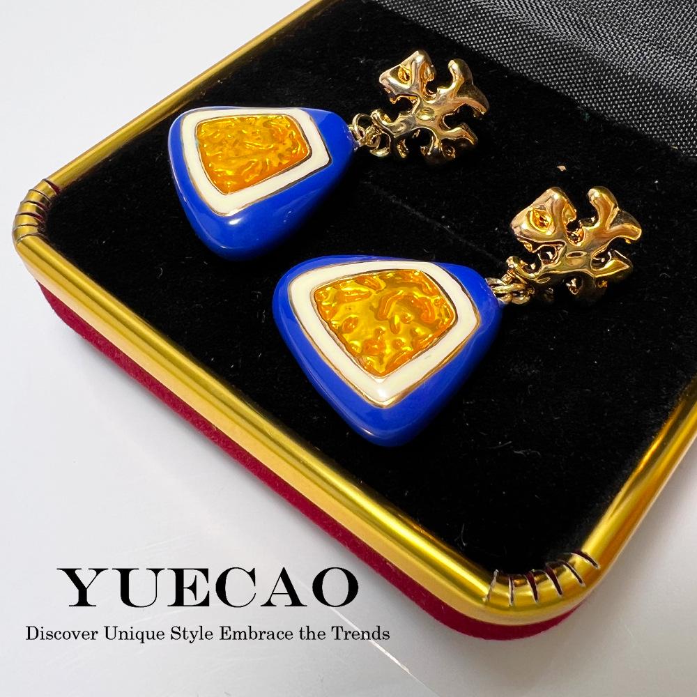 TB Classic Small Handbag with Copper-Plated Gold Enamel Earrings and Ceramic Oil Drop Design