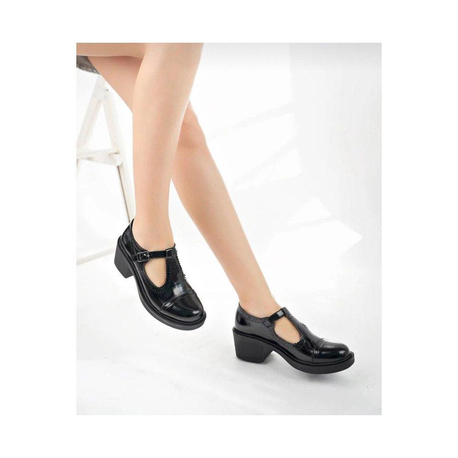 

Женские повседневные стильные туфли из натуральной кожи на низком каблуке с ремешками