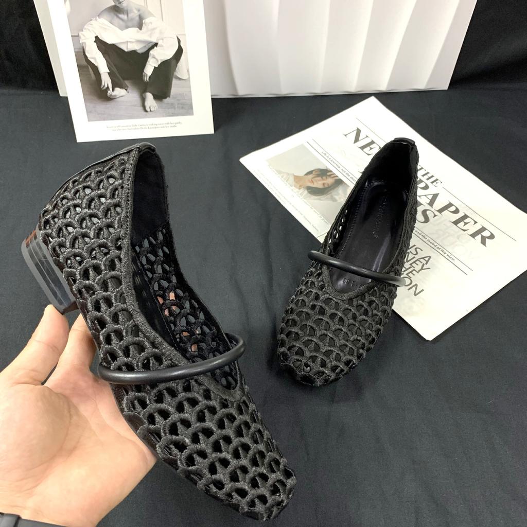Spot second hair! Inner heightening women's shoes summer French hollow mesh beautiful small single shoes small black thick heel