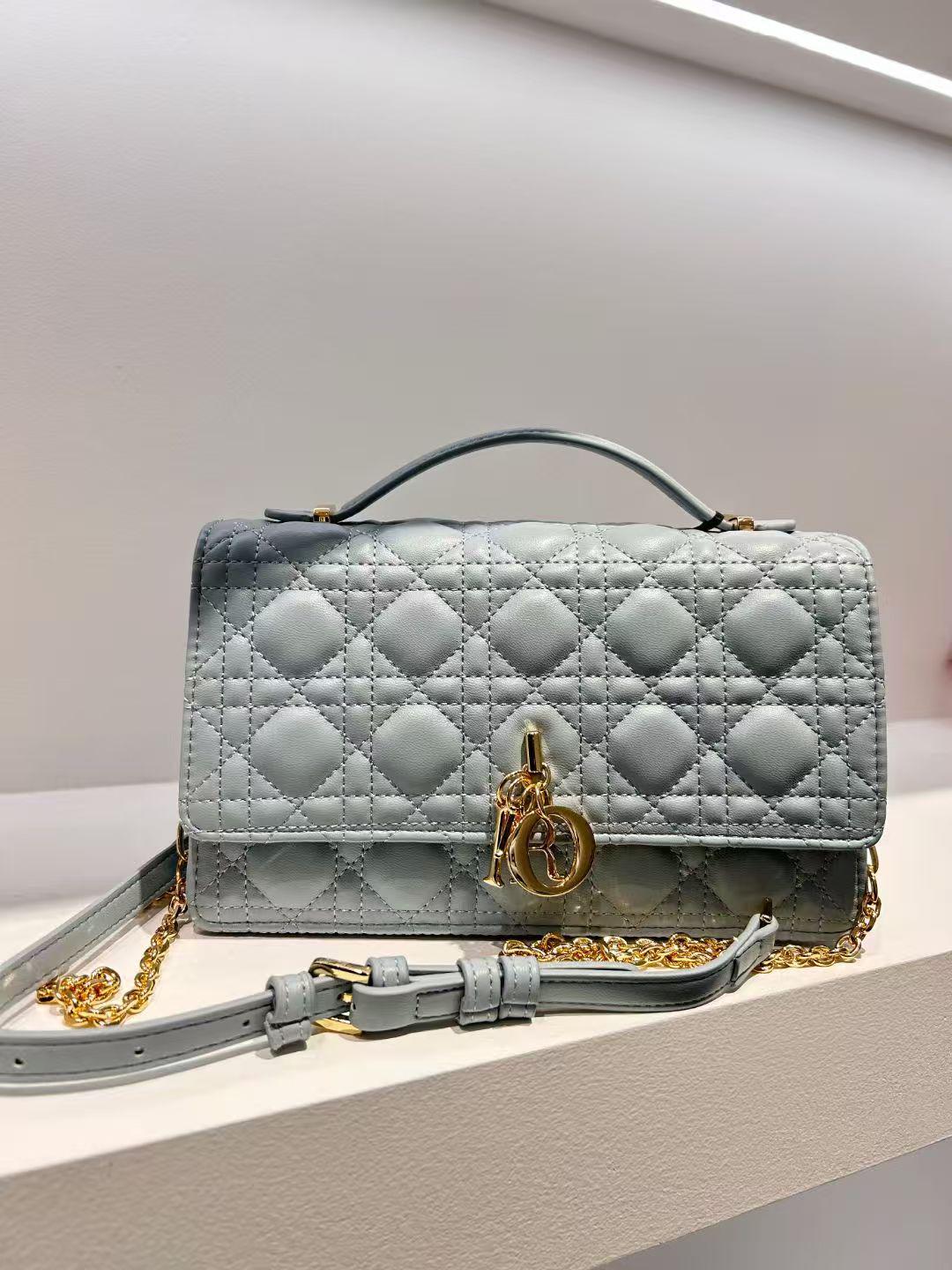 

Trendy Diamond Pattern Women s Crossbody Bag - Versatile Square Design