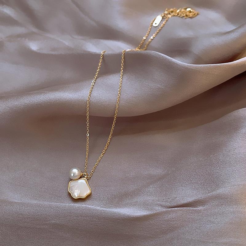 Fritillary Pearl Shell Pendant Necklace Temperament High Sense Collarbone Chain Fashion Personalized Item