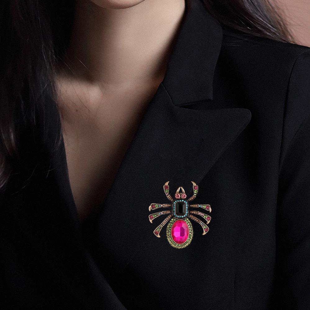 Elegant Rhinestone Spider Brooch - High-end Fashion Insect Corsage Pin for Ladies' Suits