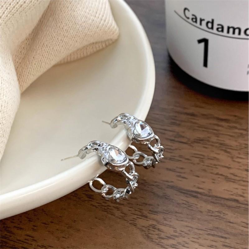 New Light Luxury Earrings Female Heart Chain Design Unique Temperament Earrings Niche High-End Feeling Sweet Romantic Banquet