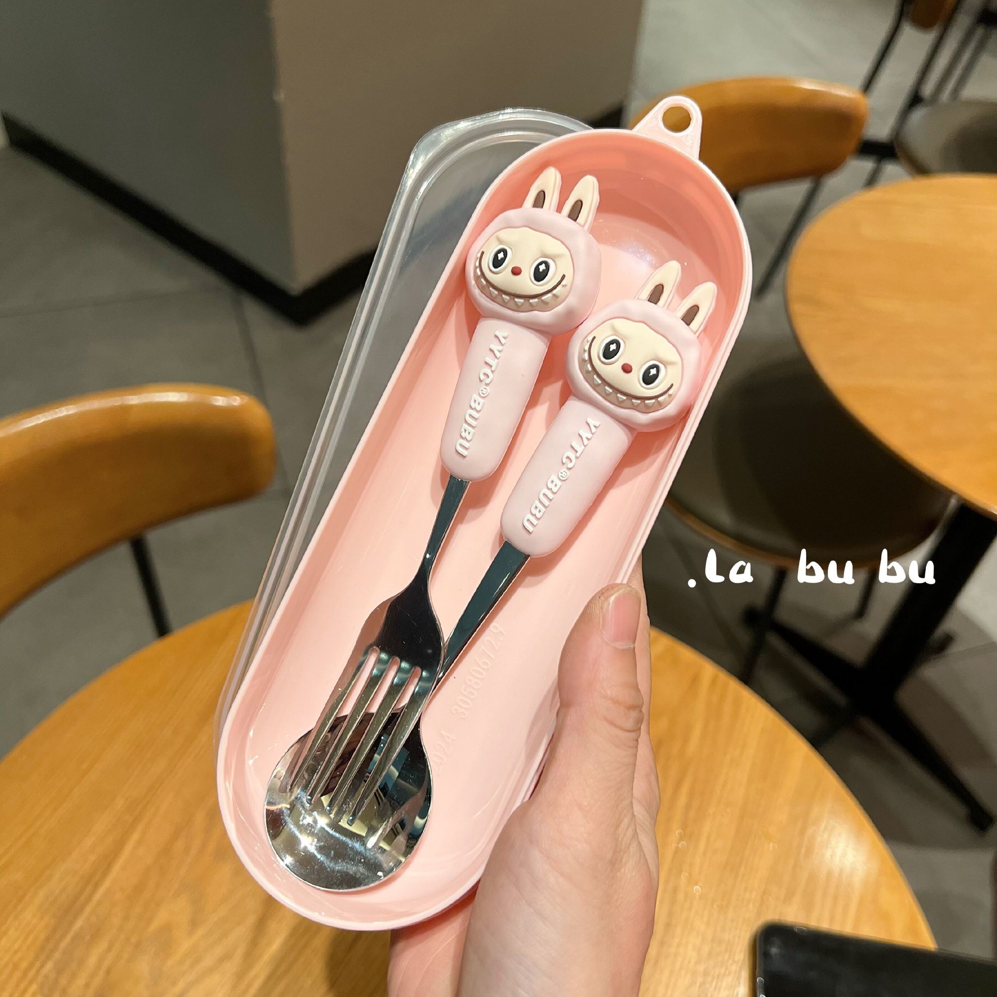 

Лабубу Милая ложка вилка палочки для еды набор из трех предметов мультяшный набор милой посуды для начальной школы для мальчиков и девочек Pink knife and fork box