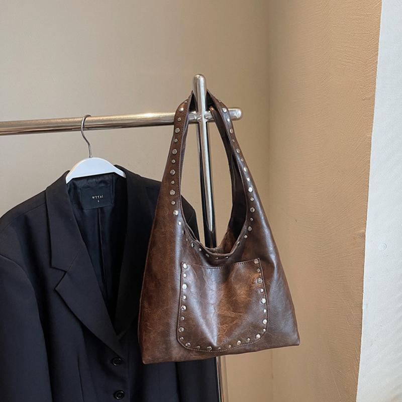 

Женская ретро сумка-тоут с заклепками, однотонная, для поездок на работу, путешествий, шопинга, универсальная, большой вместимости, на плечо 30x11x22cm кофейный
