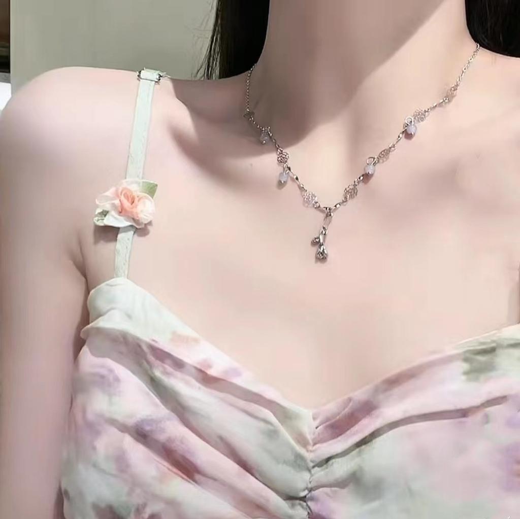 New rose necklace design sense high collarbone chain temperament retro French neck chain gentle jewelry women