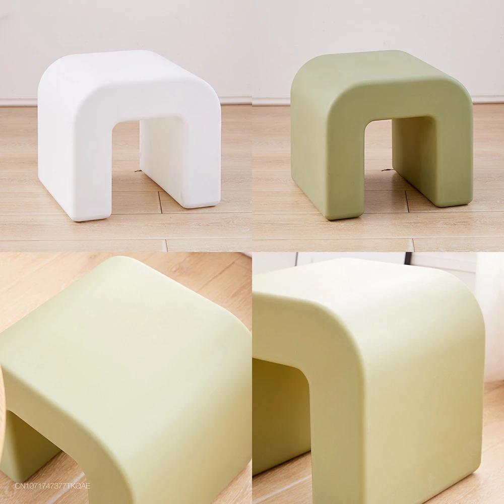 Moderne minimalistische kleine Hocker aus Kunststoff, Stühle, Couchtische, Beistelltische, Schuhhocker, Wohnzimmer, Balkon, Schlafzimmer, niedrige Hocker