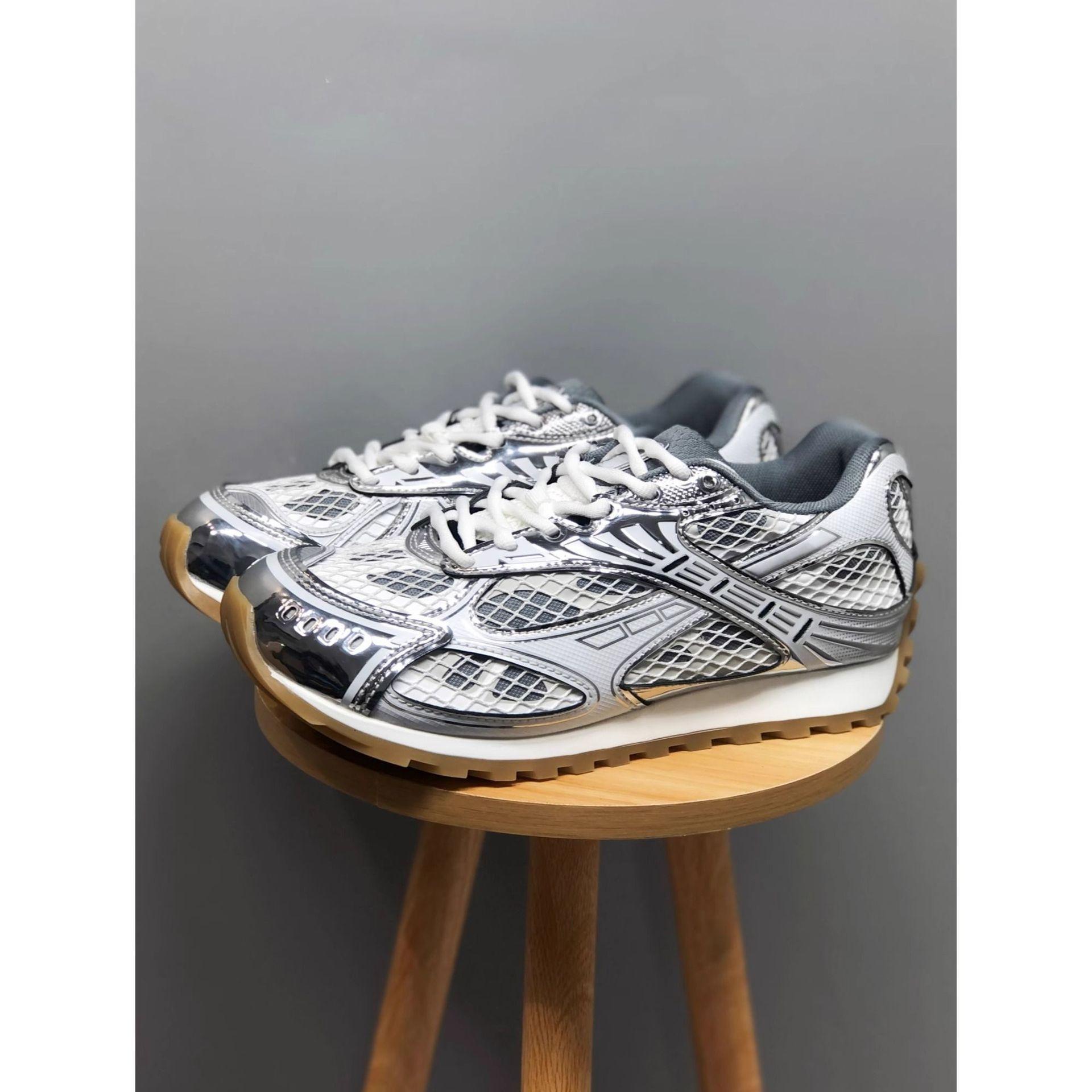 

Модная повседневная обувь Ван Ибо такая же сетчатая 2025 весна новая серебристая спортивная обувь женская пара папа обувь 39 серебряный