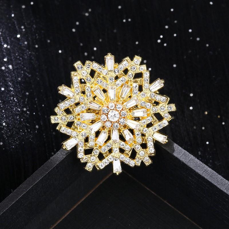 Christmas Snowflake Brooch Pins for Women Unisex Winter Flowers New Year Party Corsage Gifts