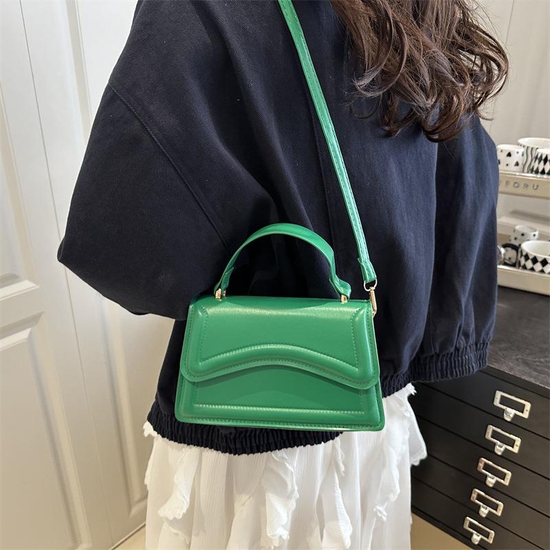 Simple and Fashionable Small Square Bag, Personalized and Beautiful Handbag, Spring New Shoulder Bag, Commuter Messenger Bag
