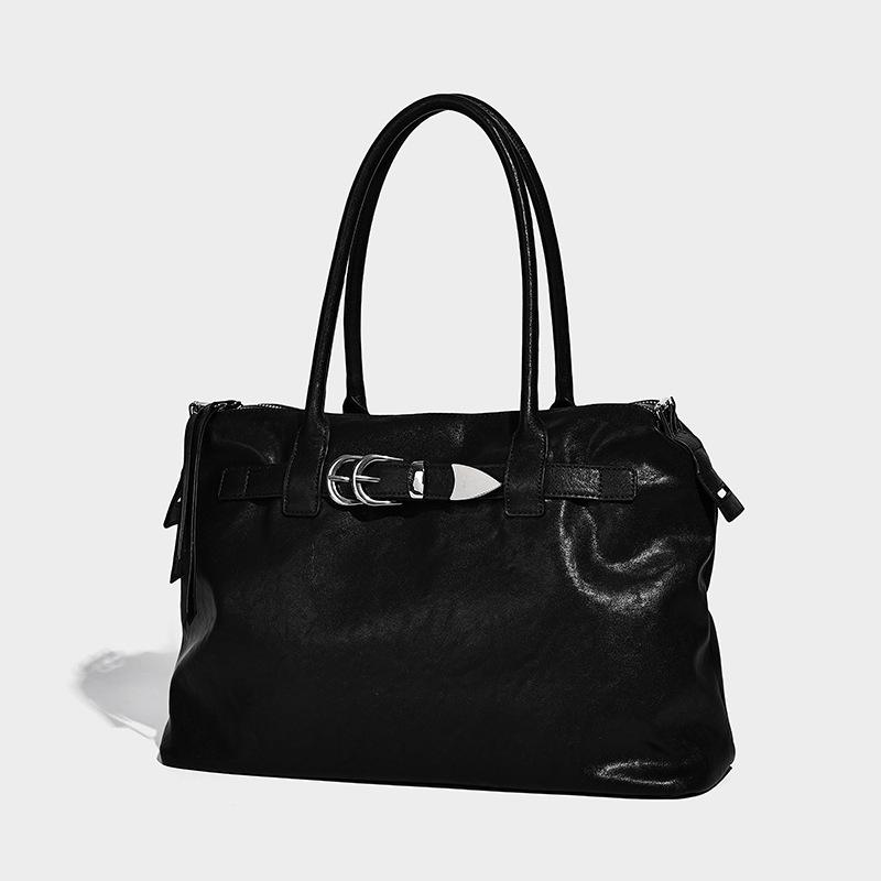 Niche design casual handbag 2025 new commuter shoulder bag with metal buckle, high-end large-capacity baguette bag чёрный