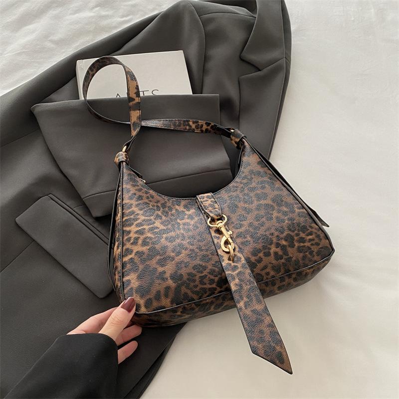 Korean Version of Fashionable Versatile Casual Shoulder Bag Women's 2025 Autumn New Temperament Texture Leopard Print Armpit Bag