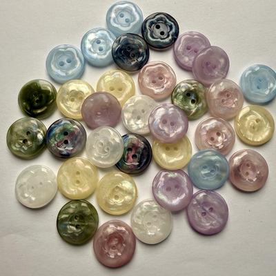Round Flower Two-eye Buttons Shell Pearlescent Powder Colorful Buttons Children's Knitwear Diy Buttons