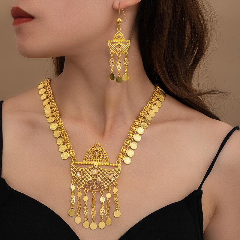 Middle East Dubai Hot Selling Jewelry Set Gold Alloy Hollow Crystal Coins Tassel Necklace Earrings Premium Sense