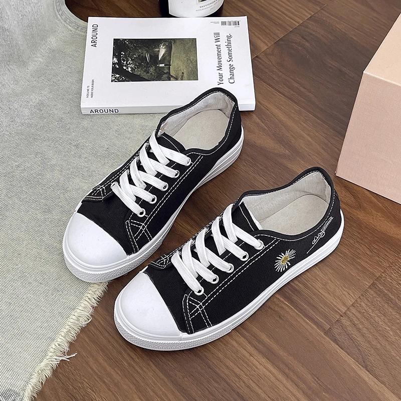 Fashion 2025Women's Casual Sports Shoes Autumn New Round Head Front Lacing Cloth Soft Sole Non-slip Low Top Single Shoes