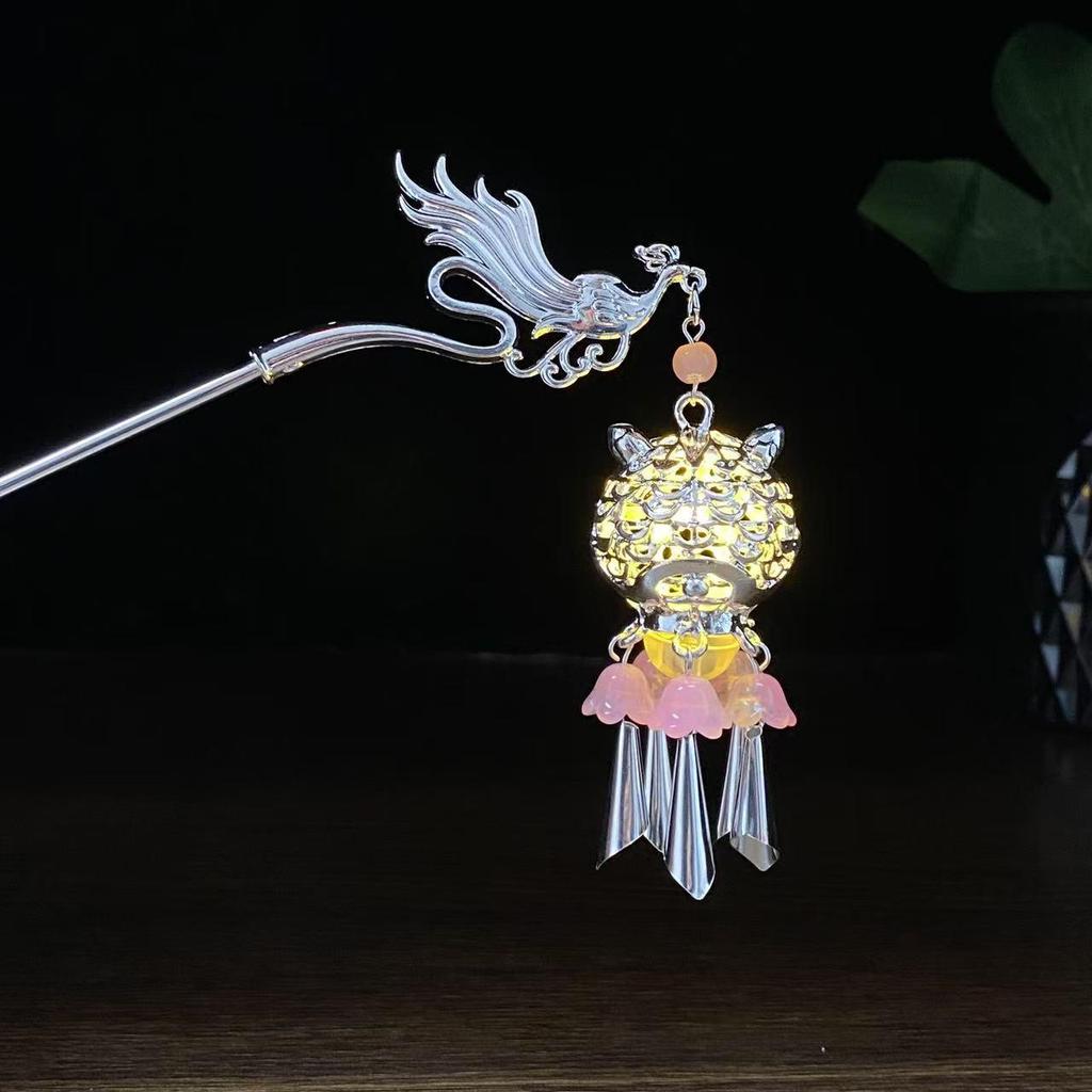 Ancient Style Luminous Hairpin: High-End Alloy Lantern Design for Hanfu Skirts