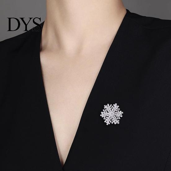 Sparkling Snowflake Brooches Brooch Pin for Women, Rhinestone Alloy Lapel Women Formal Pins Pin, Decorative Accessory Coats Sweaters Suits Dresses