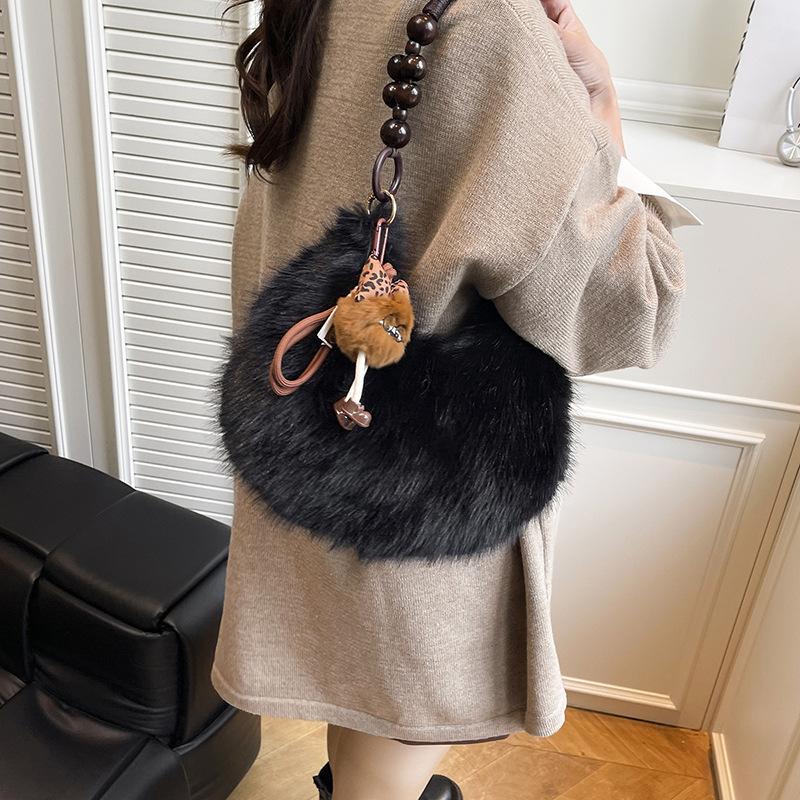Niche design foreign style personalized shoulder bag fashion trend new bag 2025 autumn and winter women's armpit bag